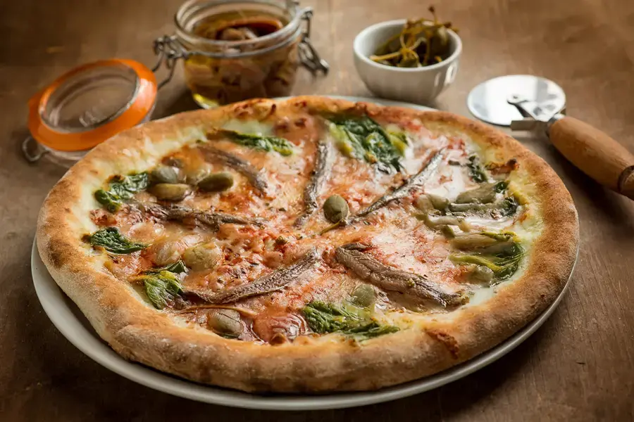 Pizza con friarielli e alici