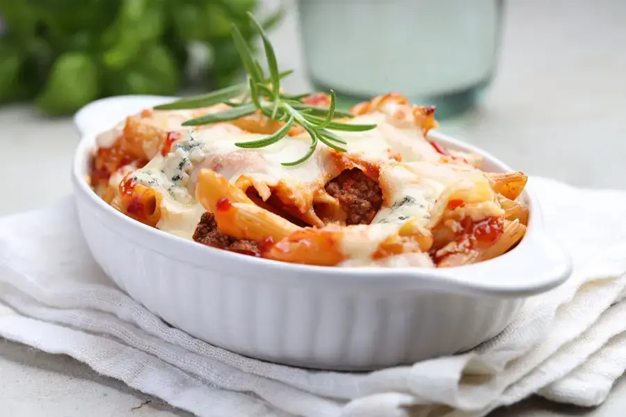 Pasticcio di pasta con ragù e gorgonzola